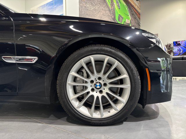 Used 2014 BMW 750i RWD image 18