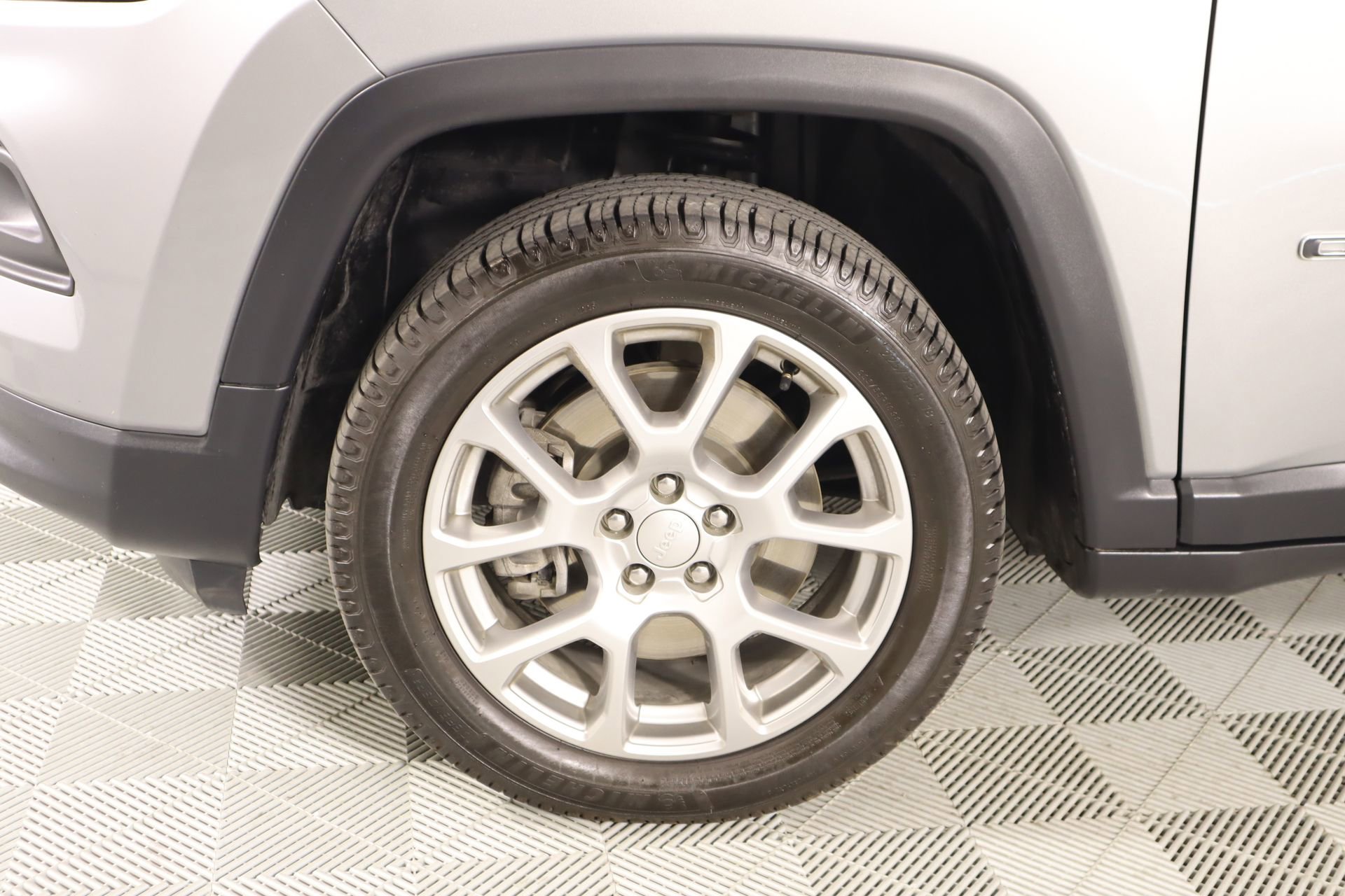 Used 2024 Jeep Compass Latitude image 17