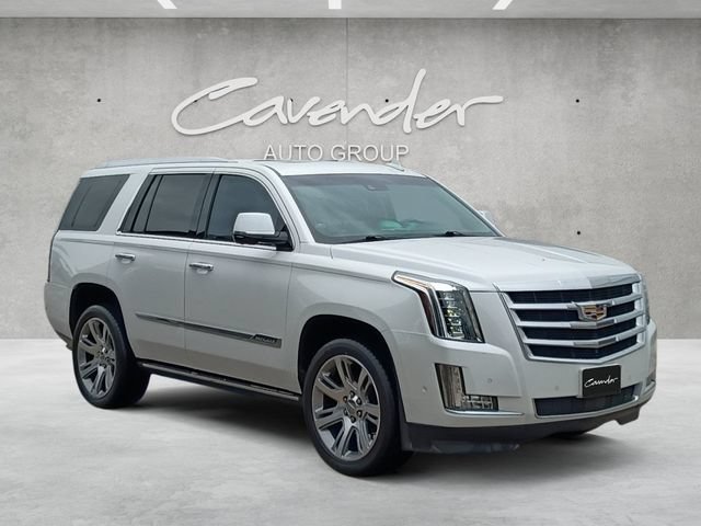 Used 2017 Cadillac Escalade Premium Luxury RWD image 2