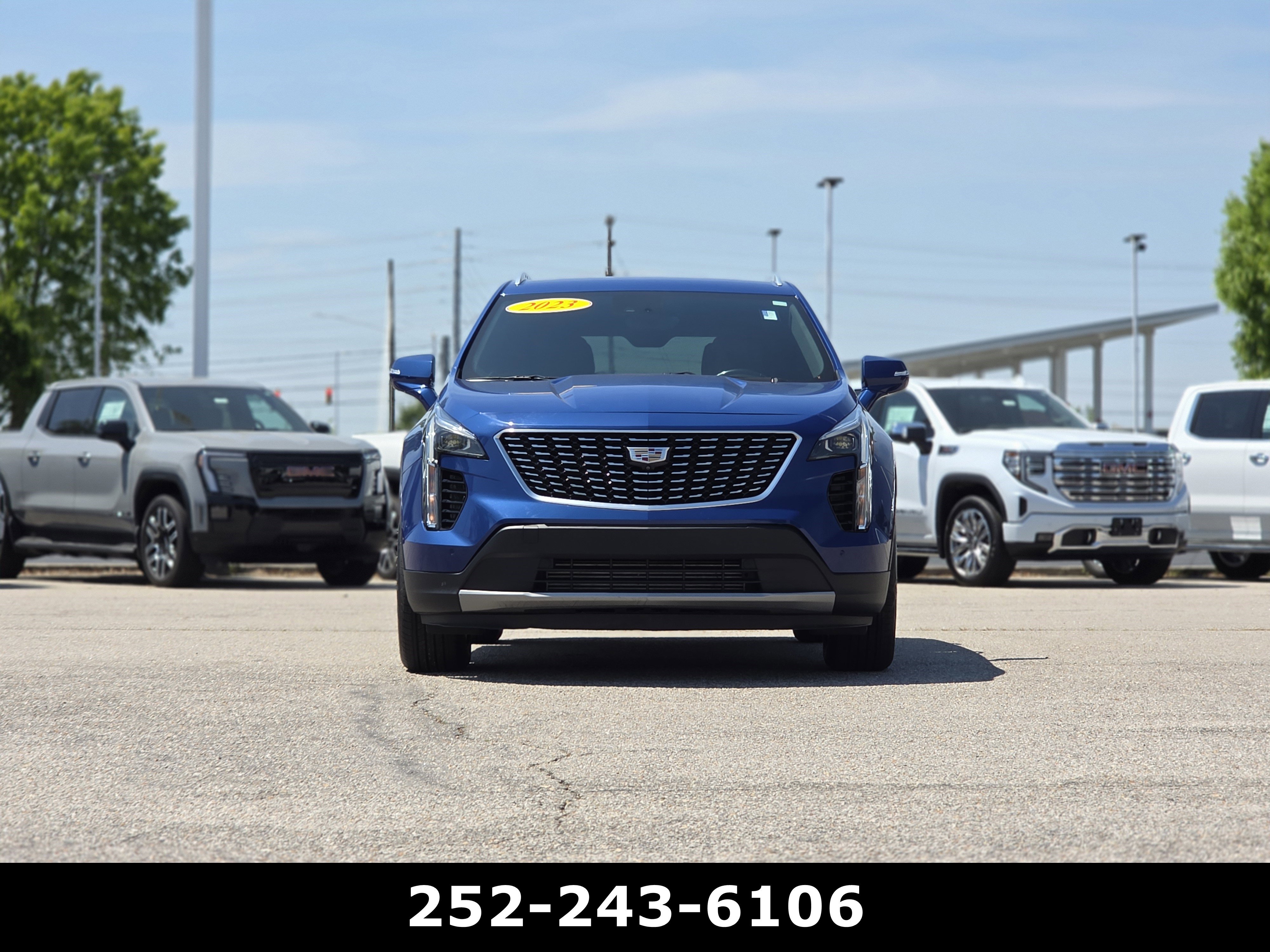 Used 2023 Cadillac XT4 Premium Luxury w/ Enhanced Visibility Package FWD image 2