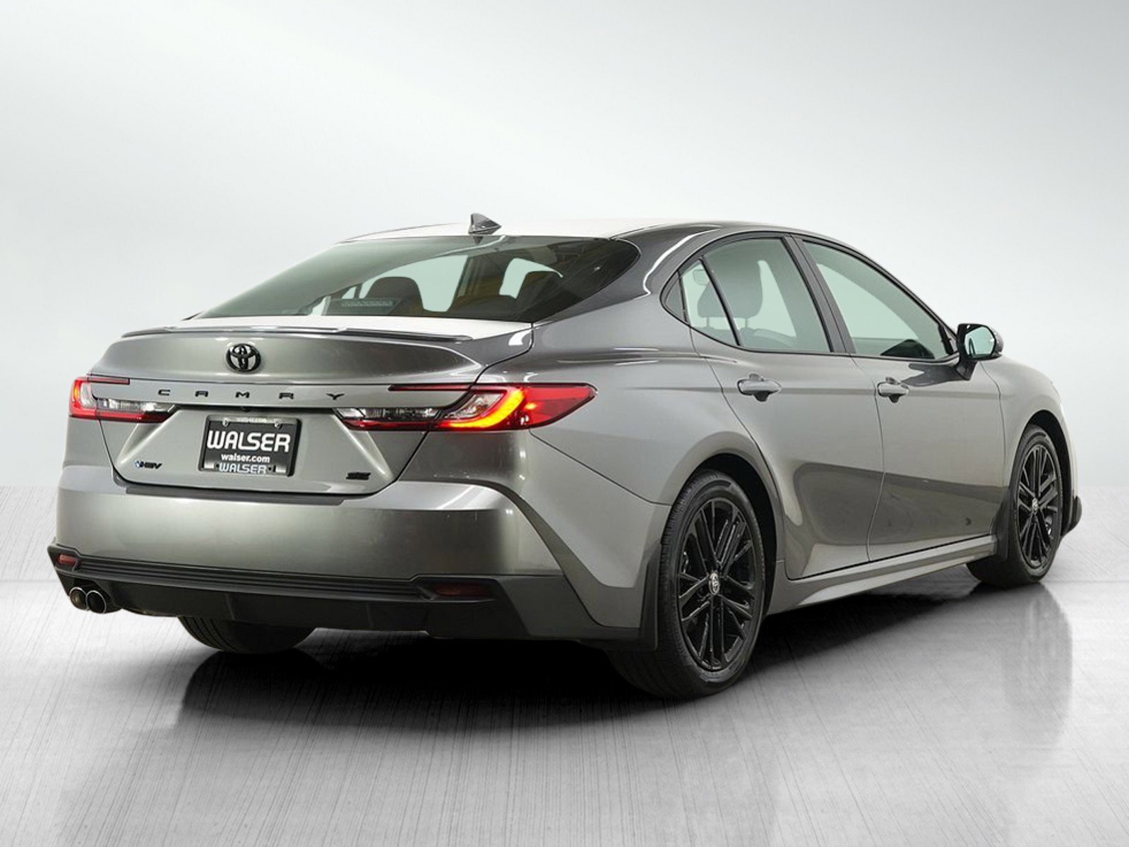 Used 2025 Toyota Camry SE w/ Multimedia Upgrade Package FWD image 5