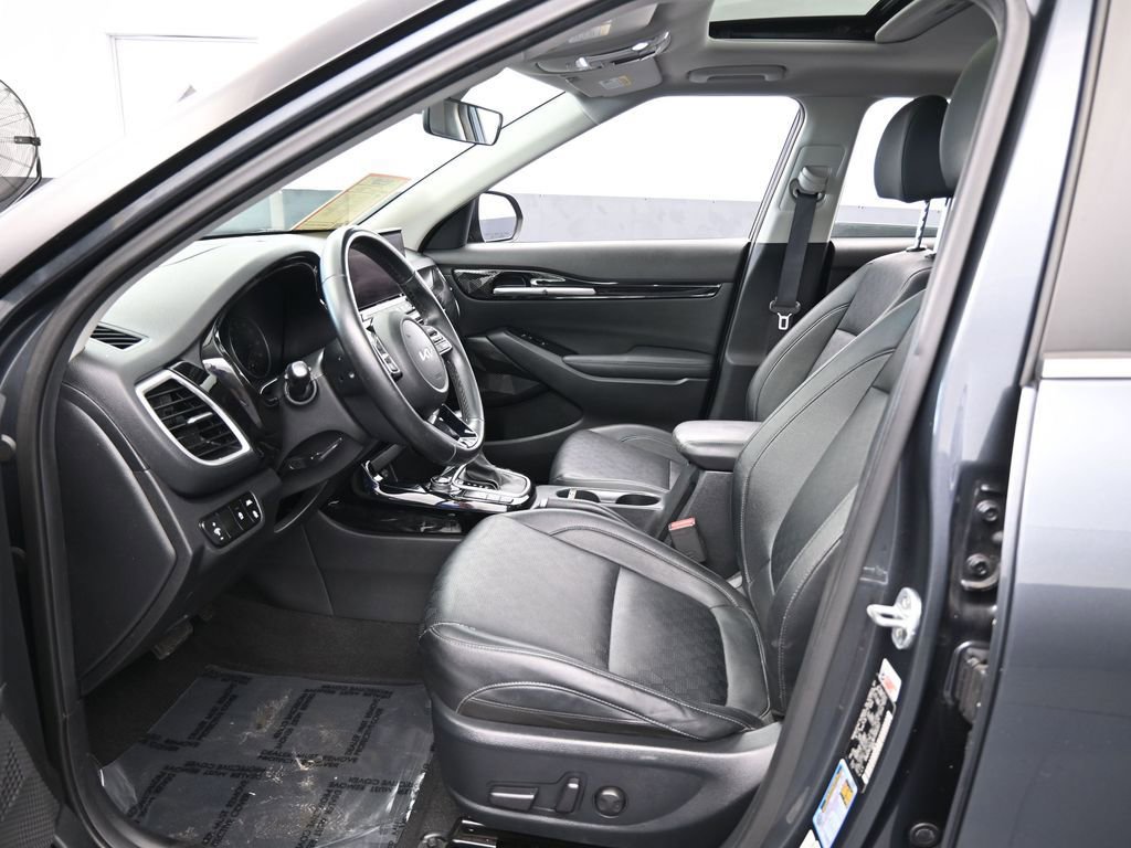 Used 2022 Kia Seltos EX image 12