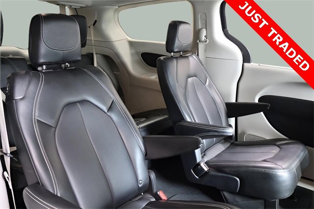 Used 2024 Chrysler Pacifica Touring-L image 22
