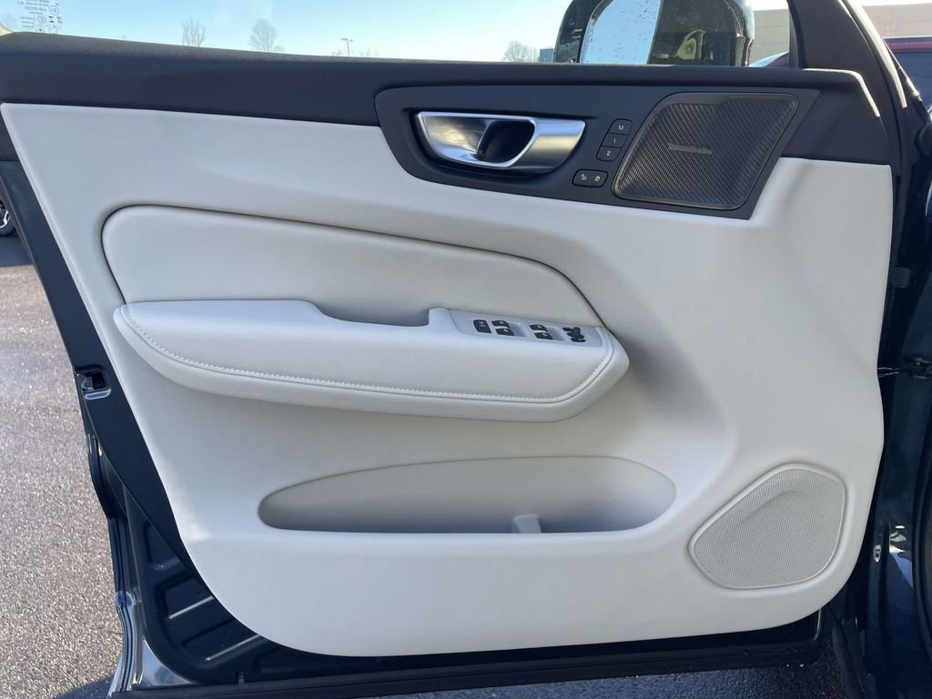 New 2026 Volvo XC60 B5 Ultra w/ Protection Package Premier image 5