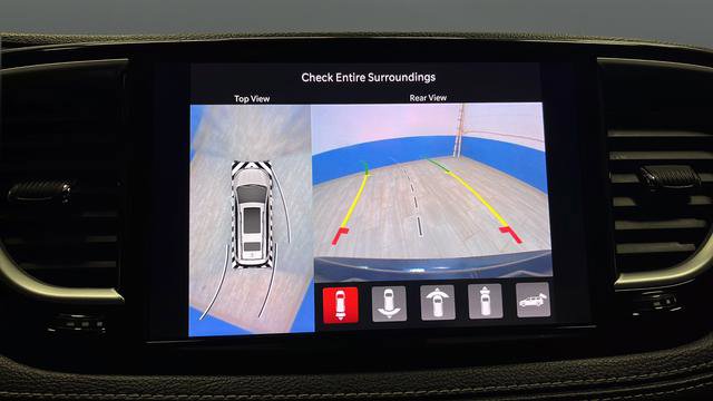 Used 2024 Chrysler Pacifica Select image 13