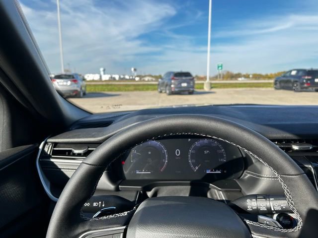 New 2025 Jeep Grand Cherokee Altitude image 15
