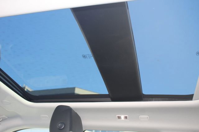 Used 2025 Land Rover Range Rover Evoque Dynamic SE image 24