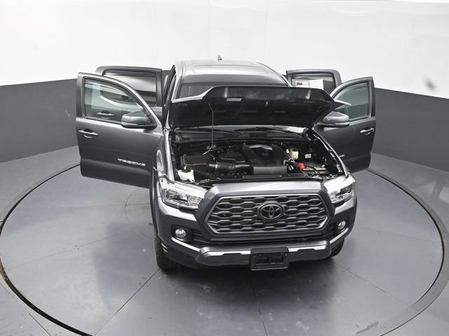 Used 2020 Toyota Tacoma TRD Sport w/ TRD Premium Sport Package AWD/4WD image 31