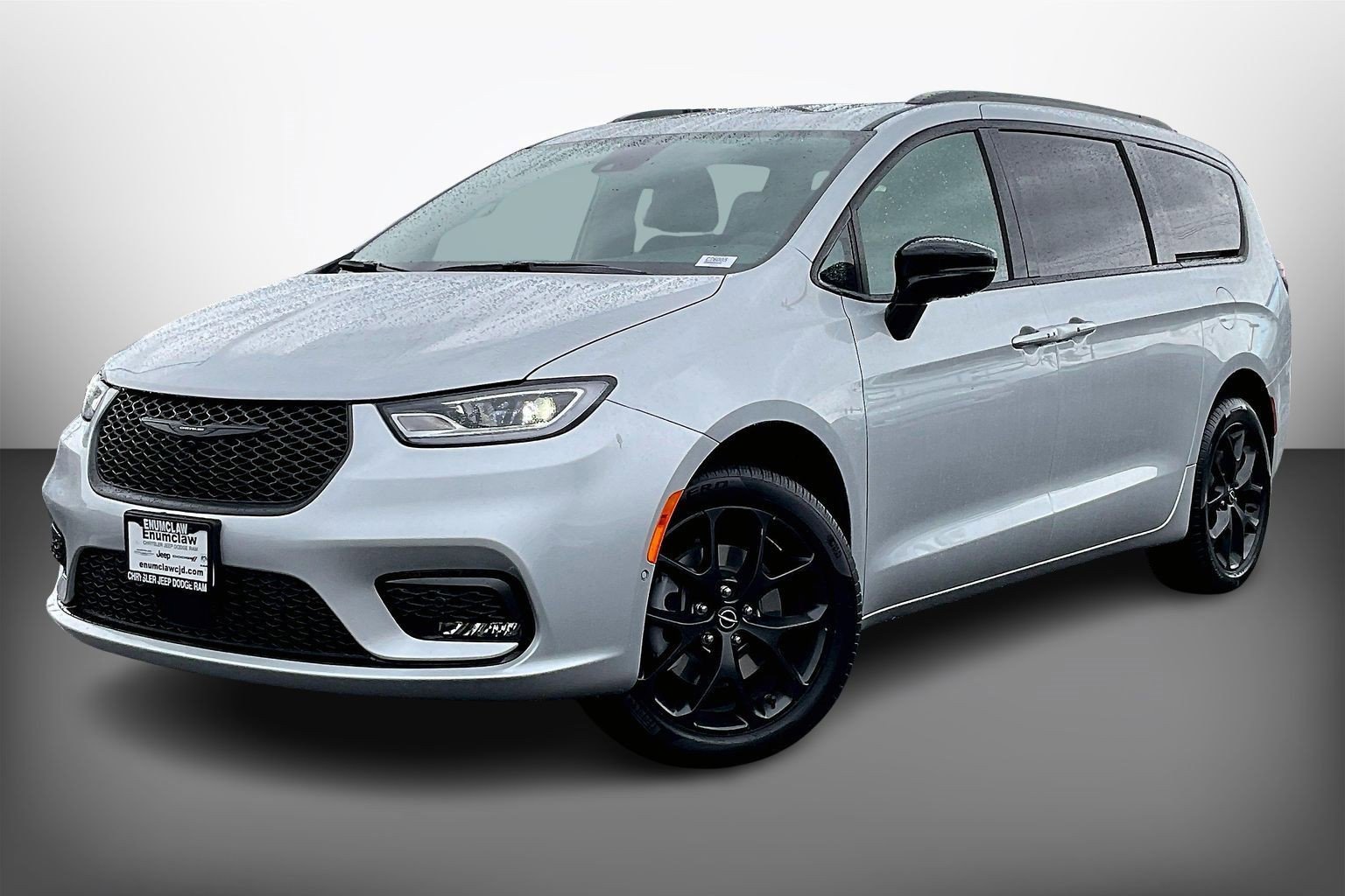 New 2026 Chrysler Pacifica Limited w/ S Appearance Package image 2