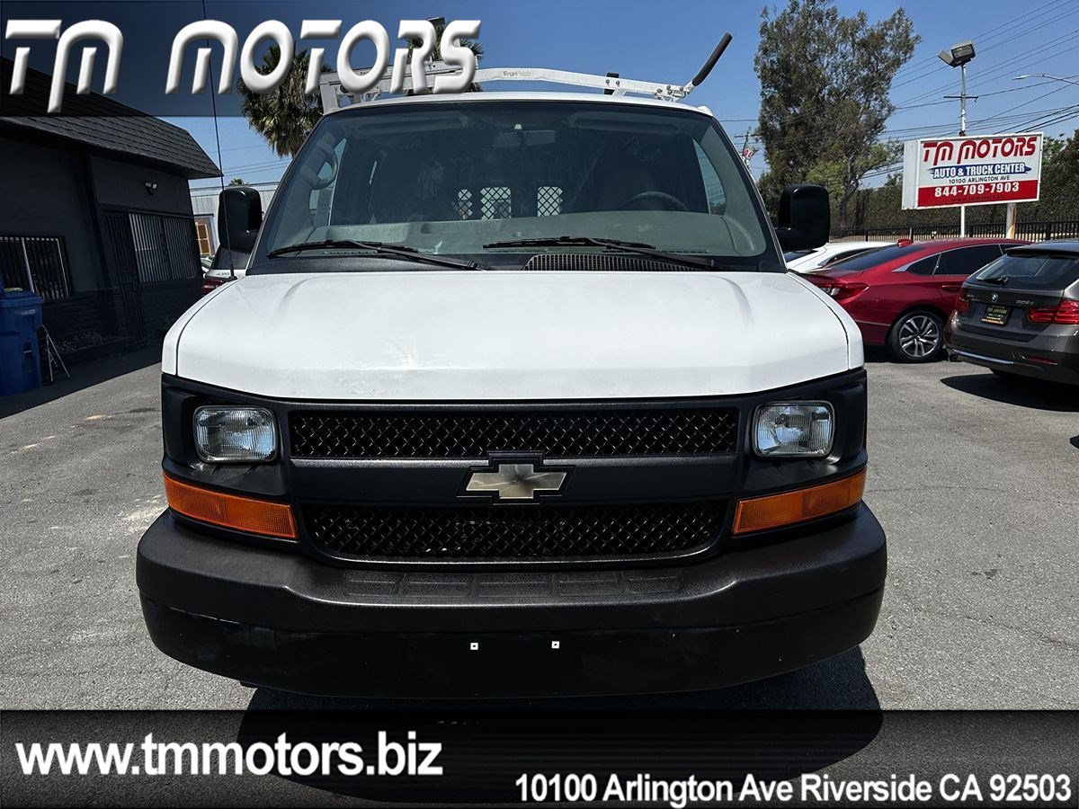 Used 2011 Chevrolet Express 2500 RWD image 2