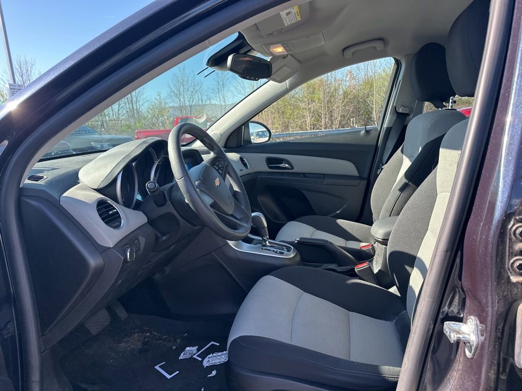 Used 2015 Chevrolet Cruze LS FWD image 7