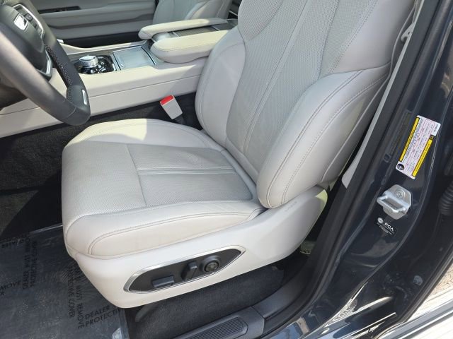 Used 2024 Jeep Wagoneer Series III w/ Premium Group I AWD/4WD image 18