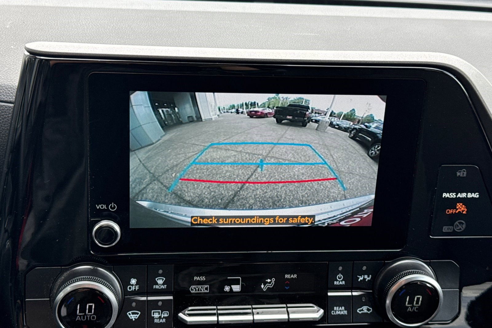 Used 2025 Toyota Highlander LE image 18