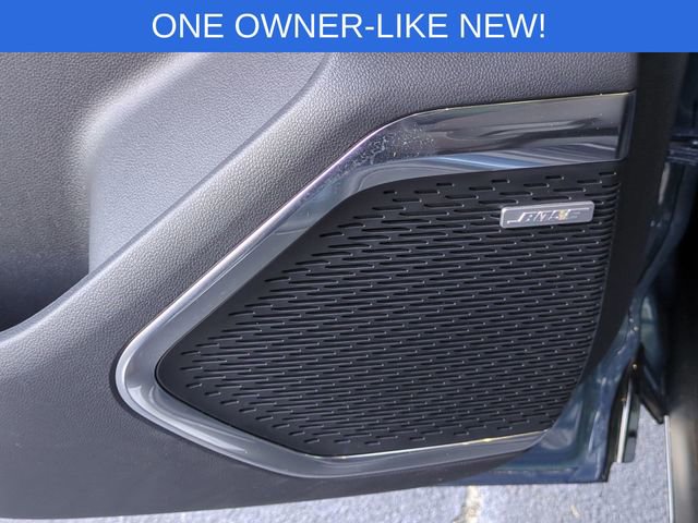 Used 2025 Chevrolet Traverse RS image 36