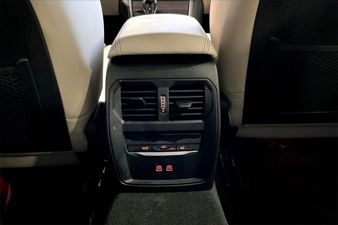 Used 2022 BMW 330i Sedan w/ Premium Package 2 image 16