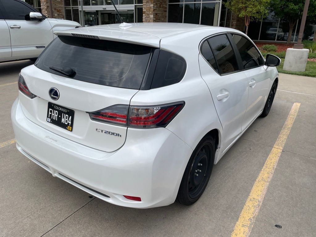 Used 2011 Lexus CT 200h Premium w/ Leather Pkg FWD image 4