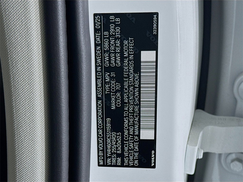 Used 2025 Volvo XC60 T8 Plus w/ Protection Package Premier image 32