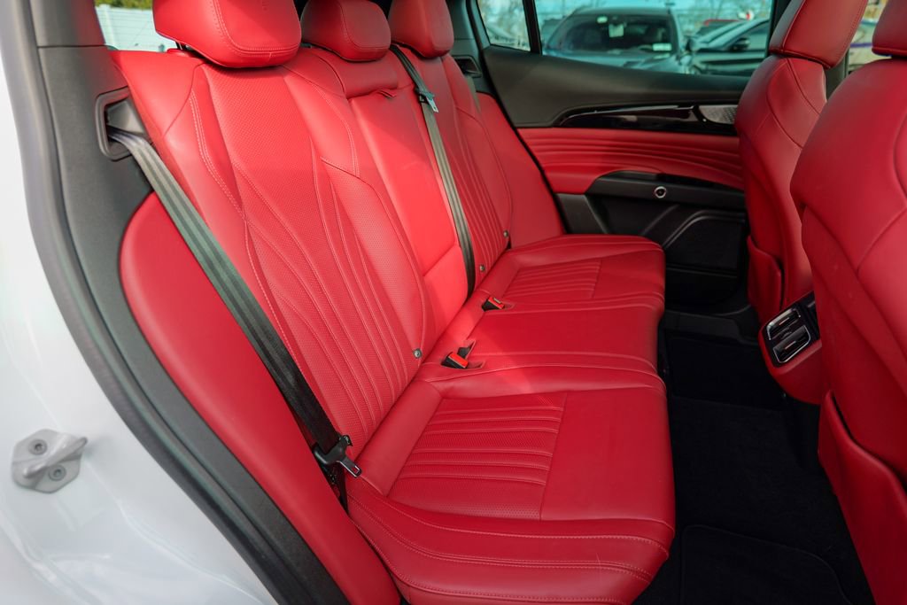 Certified 2023 Maserati Grecale Modena image 33