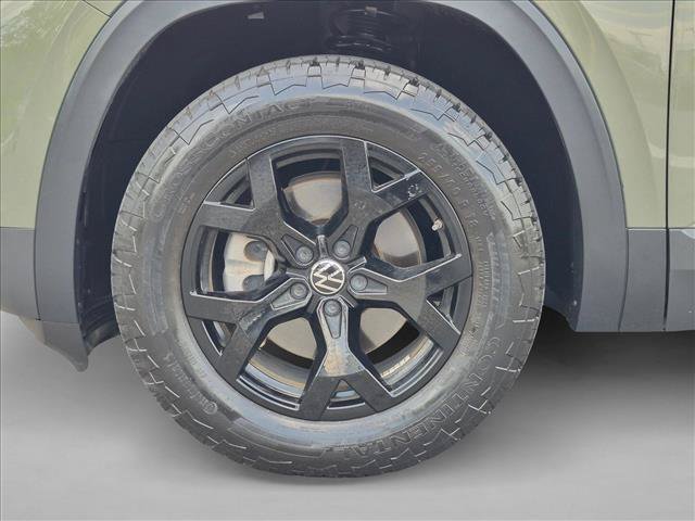 Used 2024 Volkswagen Atlas Peak Edition SEL AWD/4WD image 25