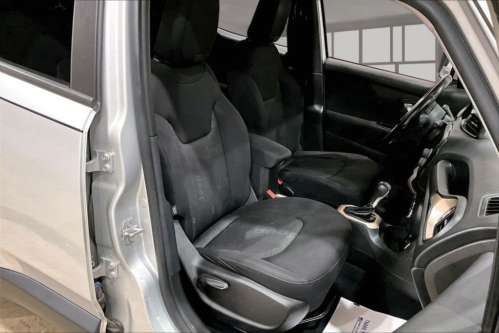 Used 2016 Jeep Renegade Latitude AWD/4WD image 7