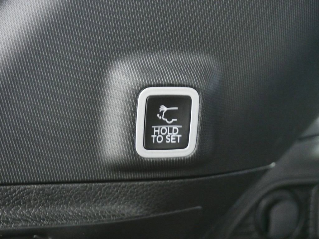 Certified 2024 Jeep Grand Cherokee Altitude image 30