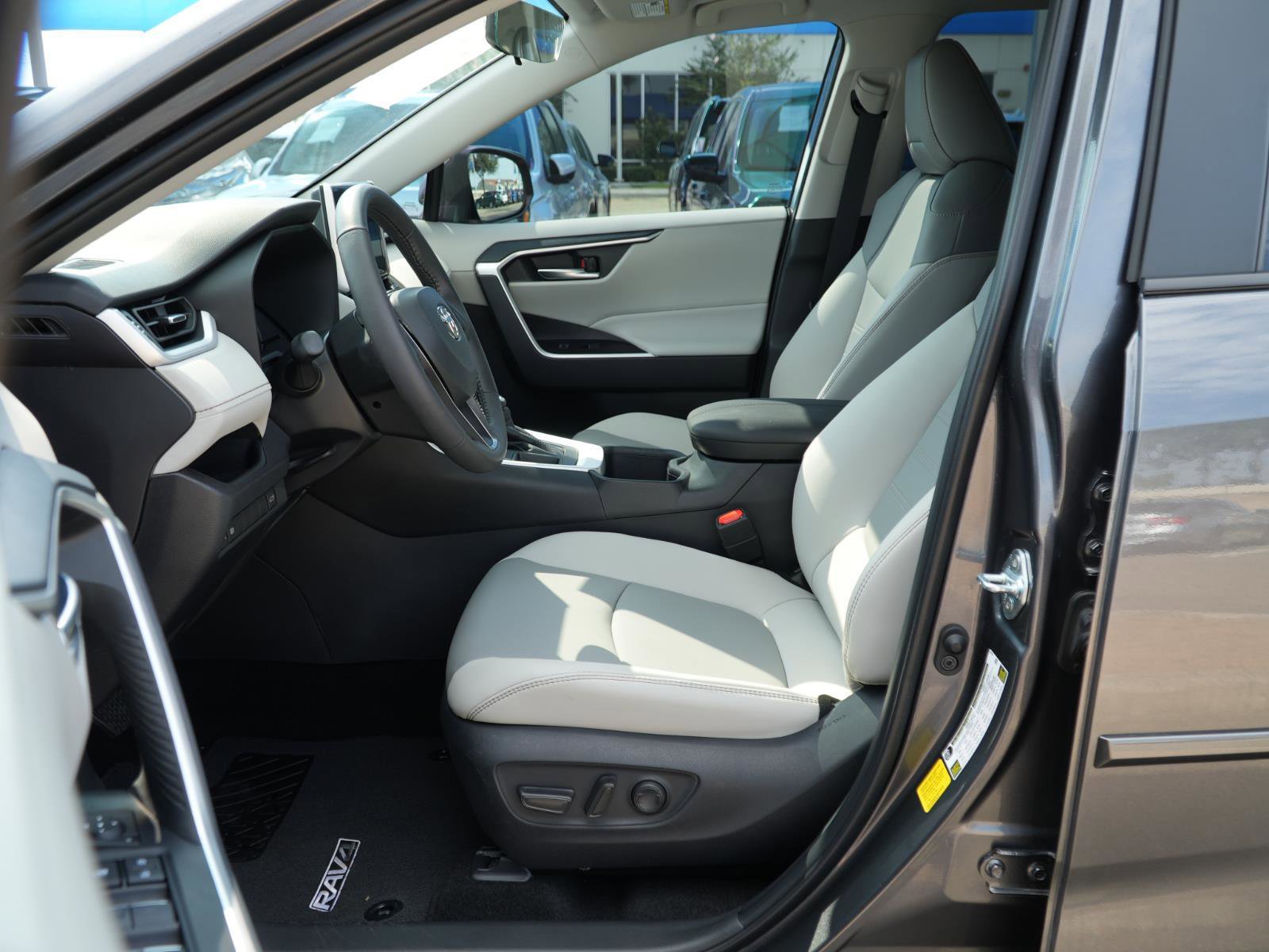 Used 2025 Toyota RAV4 XLE Premium image 16