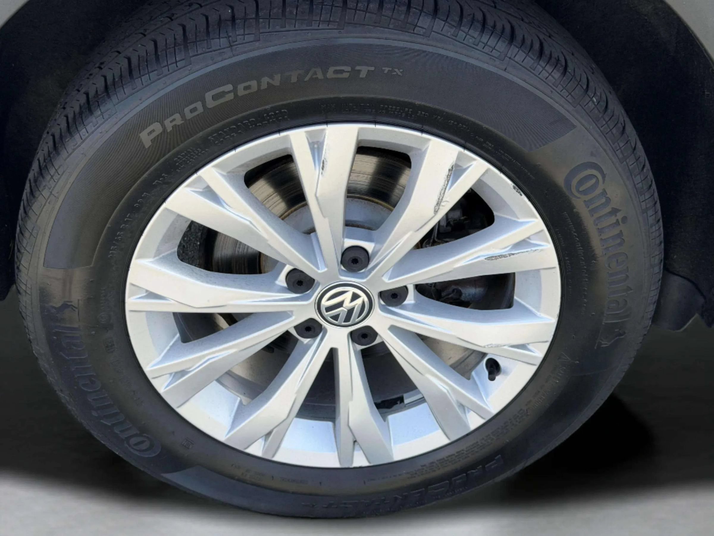 Used 2018 Volkswagen Tiguan SE AWD/4WD image 46