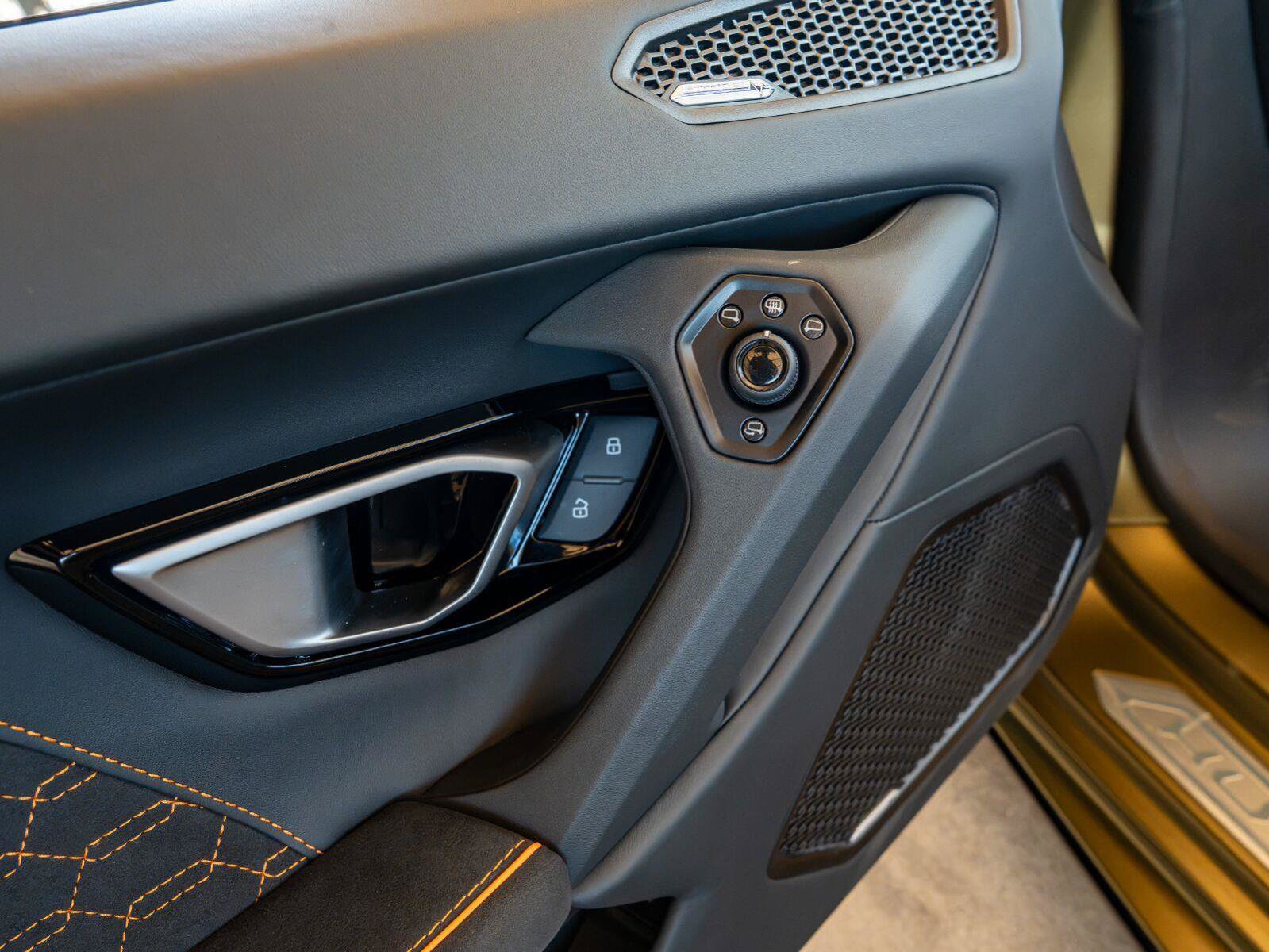 Used 2023 Lamborghini Huracan EVO RWD image 34