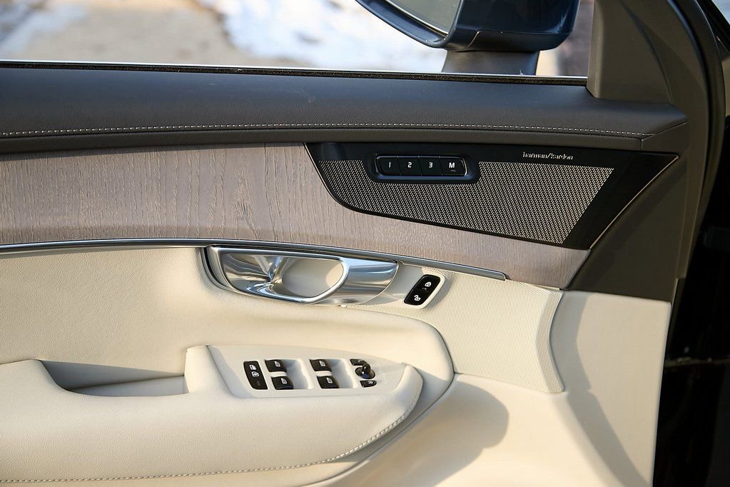New 2026 Volvo XC90 T8 Ultra w/ Protection Package Premier image 10