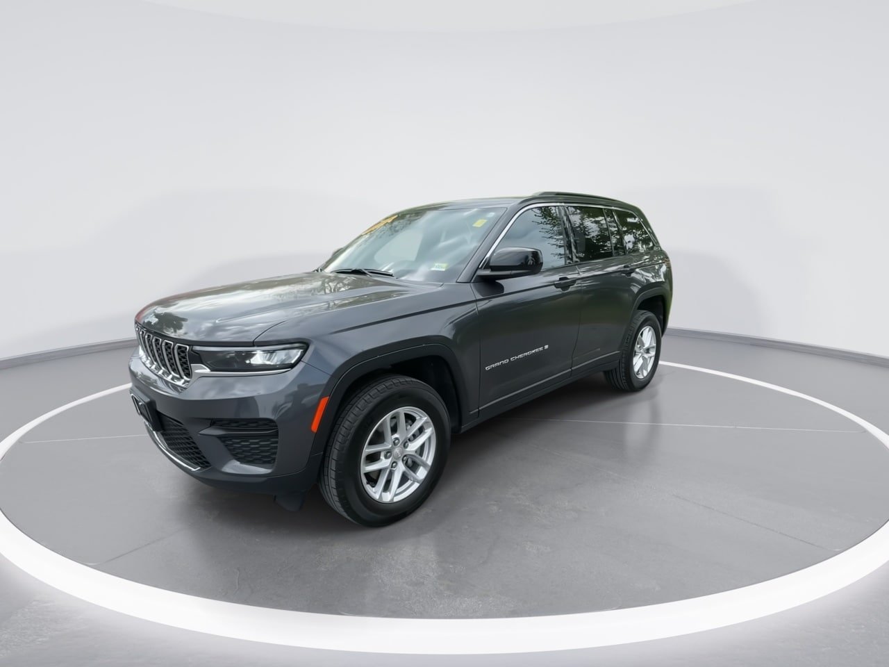 Used 2025 Jeep Grand Cherokee Laredo X AWD/4WD image 7
