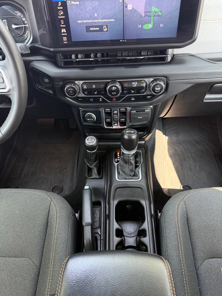 Used 2024 Jeep Wrangler Unlimited Sahara AWD/4WD image 20