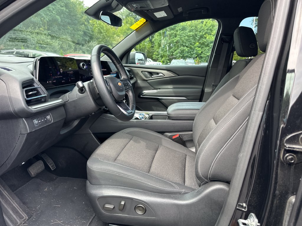 Used 2025 Chevrolet Traverse LT AWD/4WD image 10