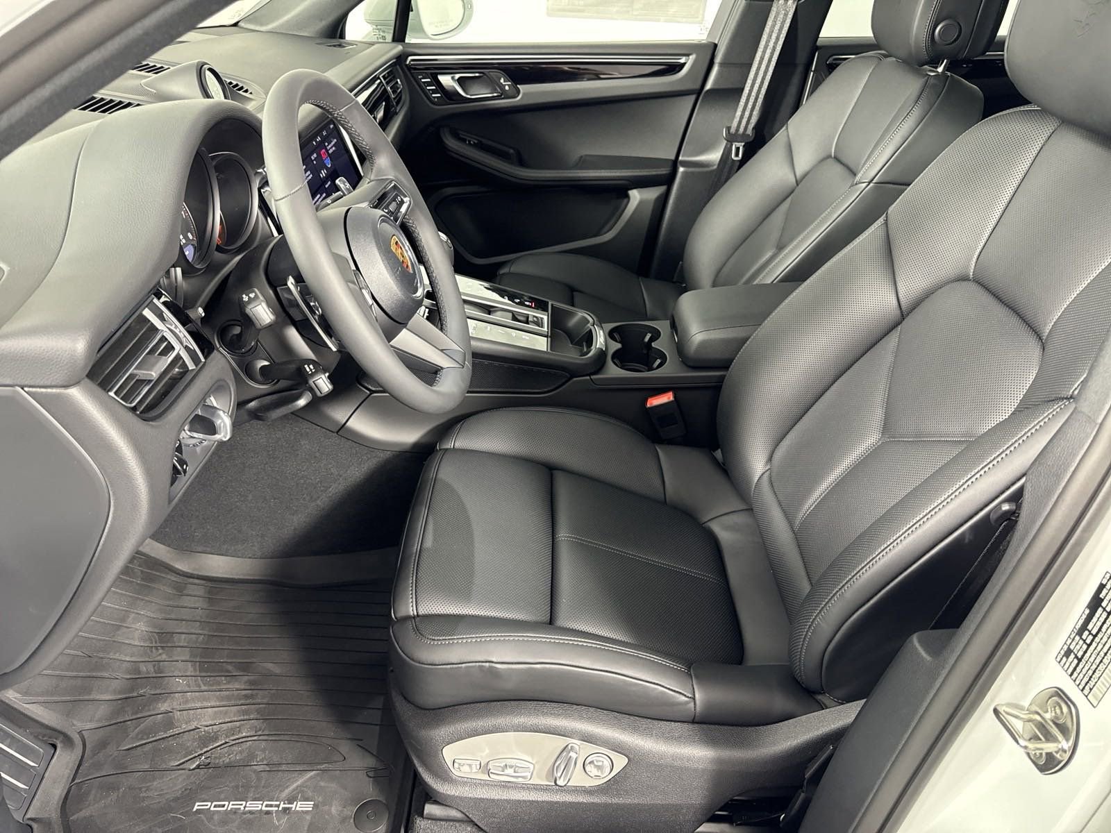 New 2025 Porsche Macan image 5
