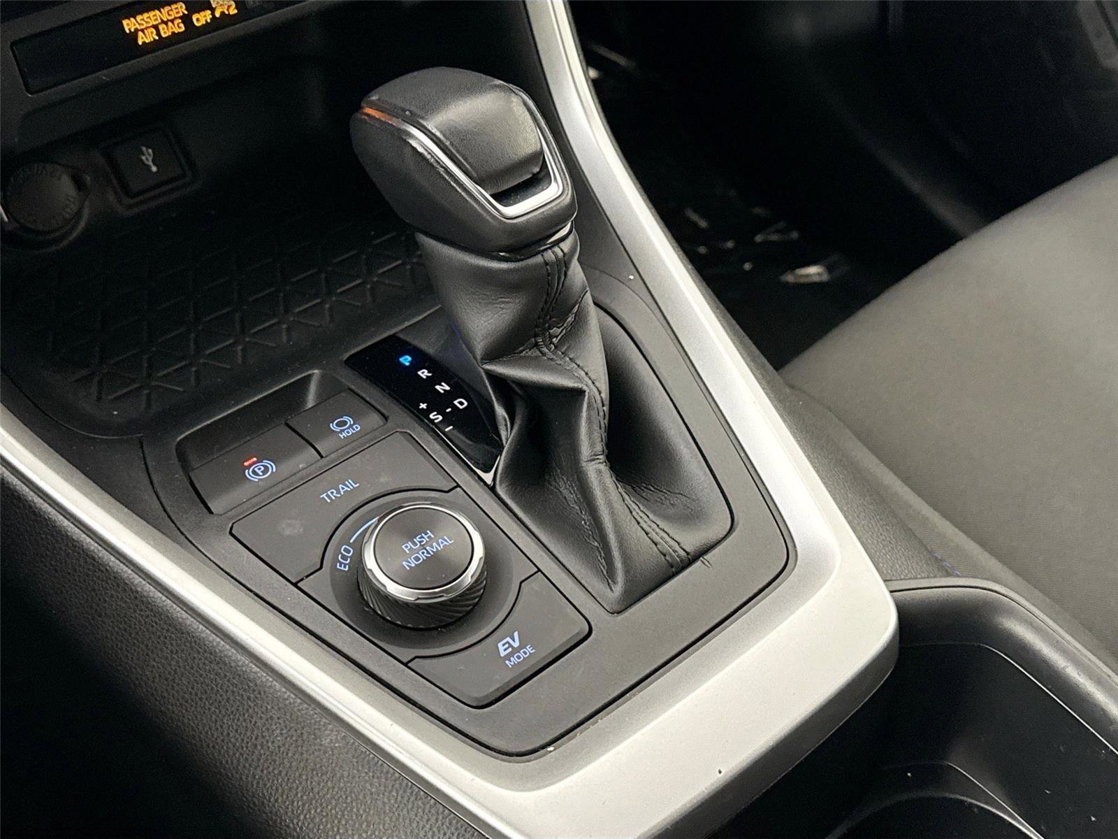 Certified 2022 Toyota RAV4 SE image 24