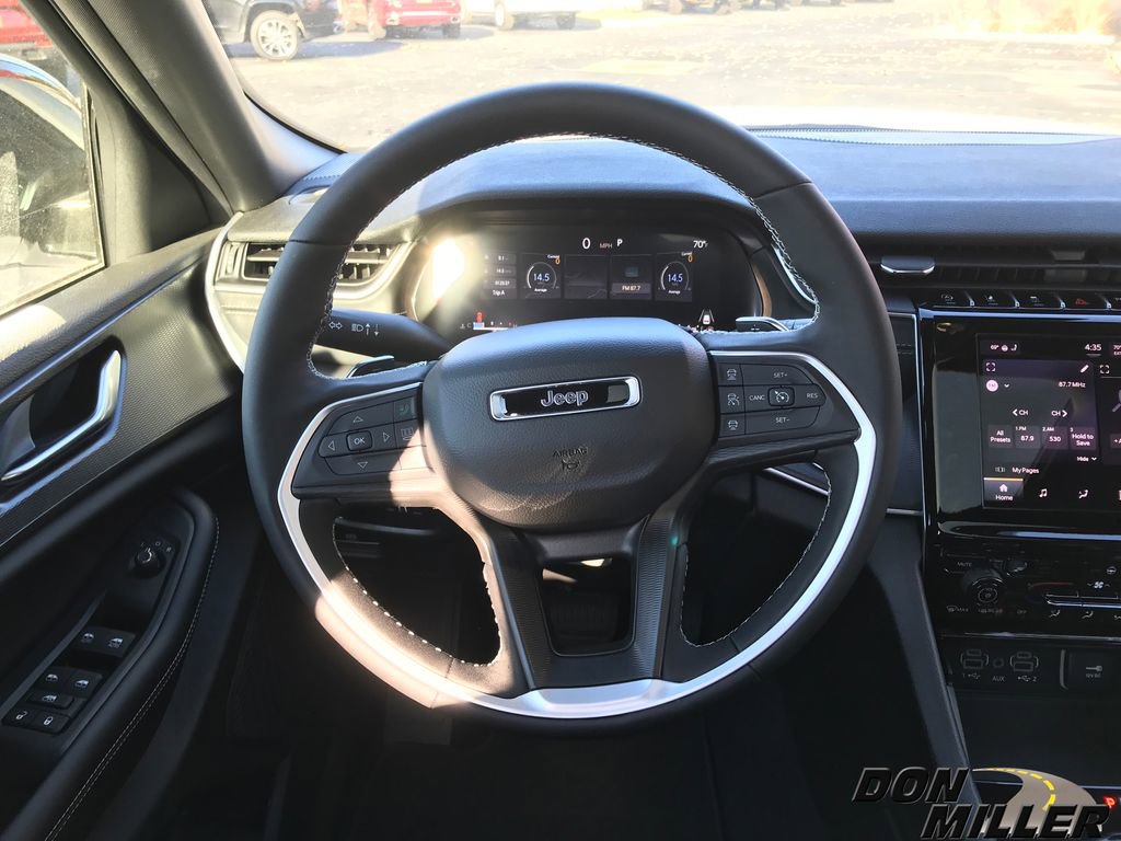 New 2025 Jeep Grand Cherokee Laredo image 12