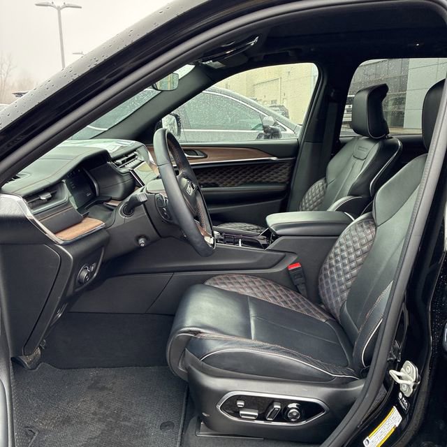 Used 2024 Jeep Grand Cherokee Summit image 6