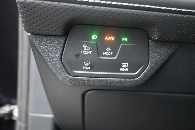 Used 2025 Volkswagen Atlas SEL AWD/4WD image 13