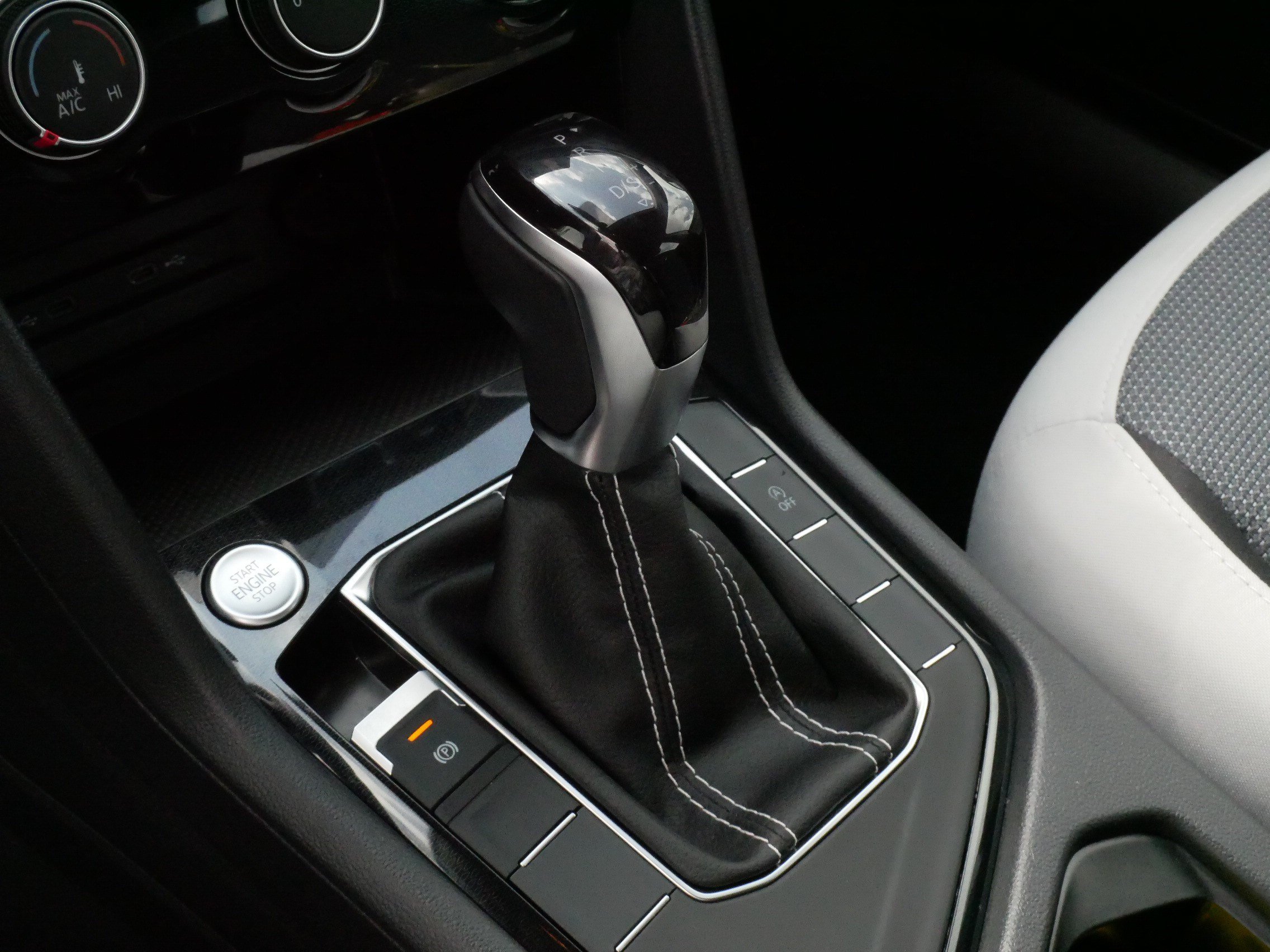 Certified 2025 Volkswagen Taos S FWD image 25