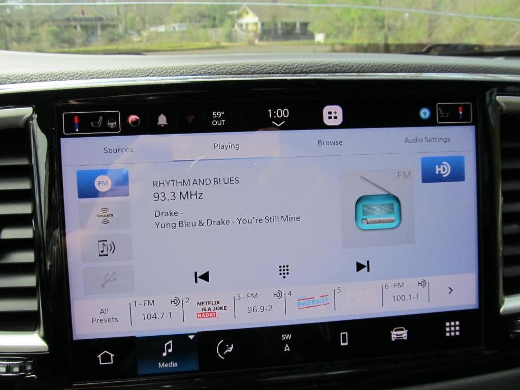 Used 2023 Chrysler Voyager LX image 61