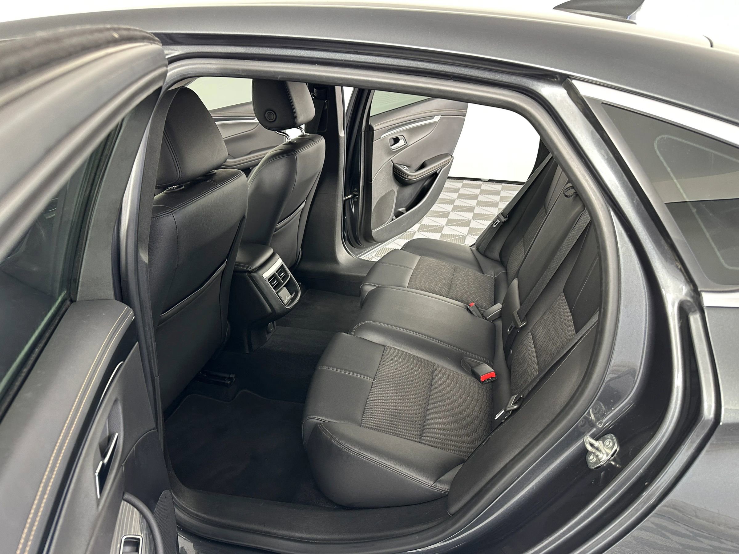 Used 2019 Chevrolet Impala LT w/ LT Convenience Package image 30