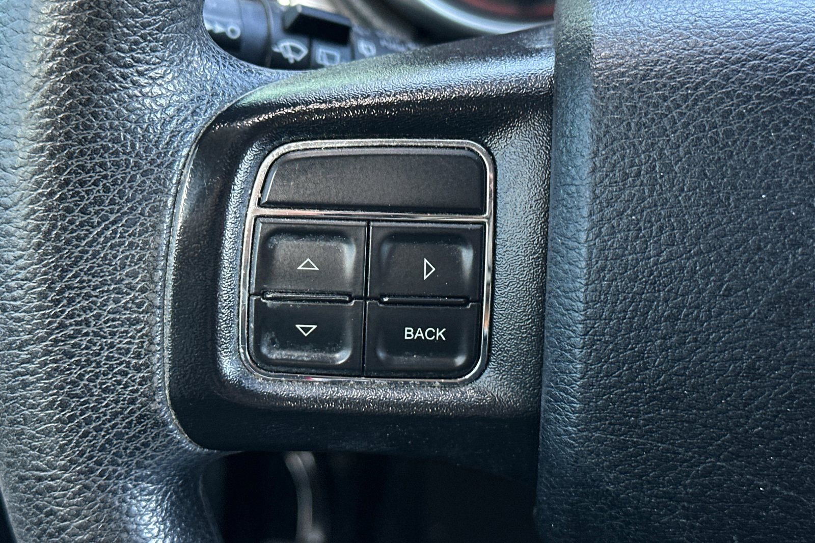 Used 2019 Dodge Journey SE image 27