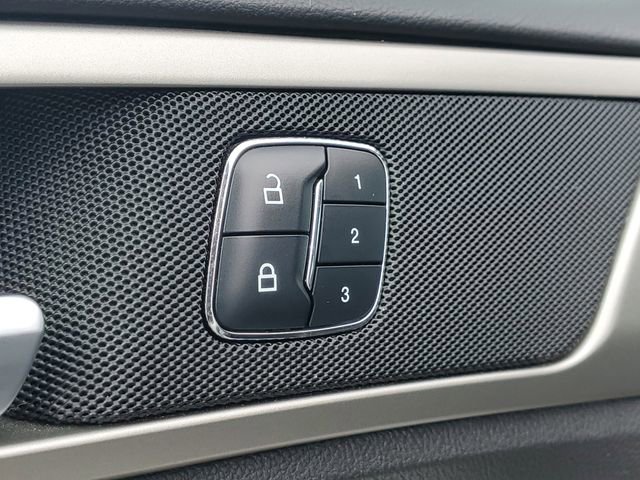 Used 2016 Ford Fusion SE w/ Equipment Group 202A image 10