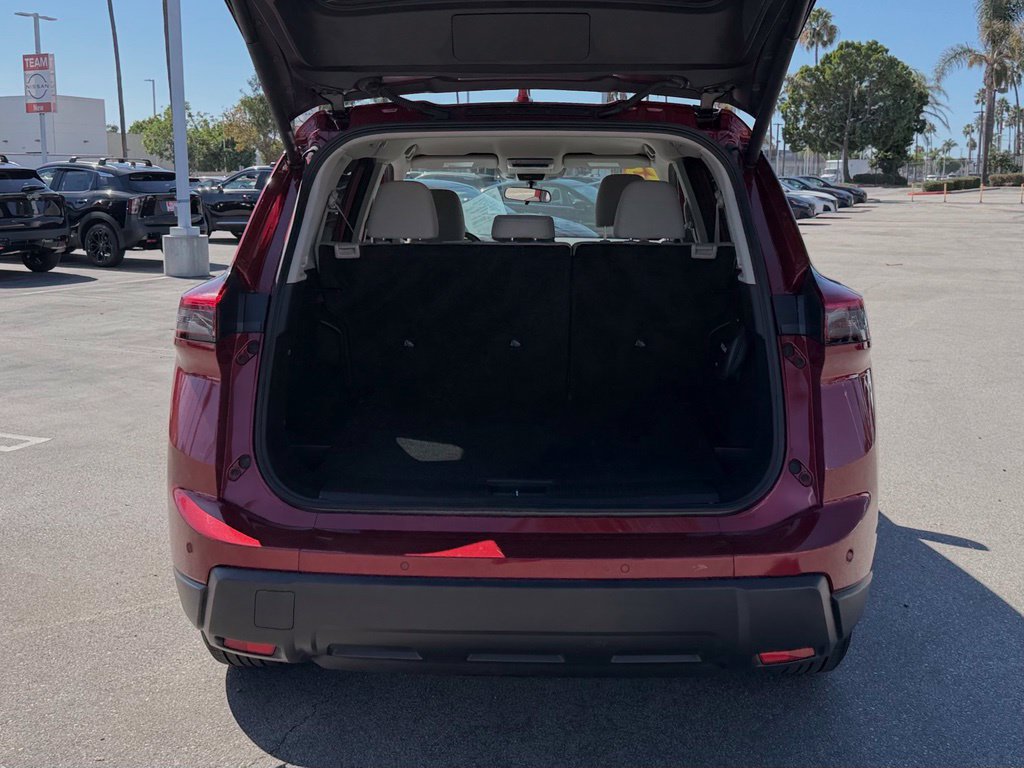 Certified 2025 Nissan Rogue SV FWD image 8