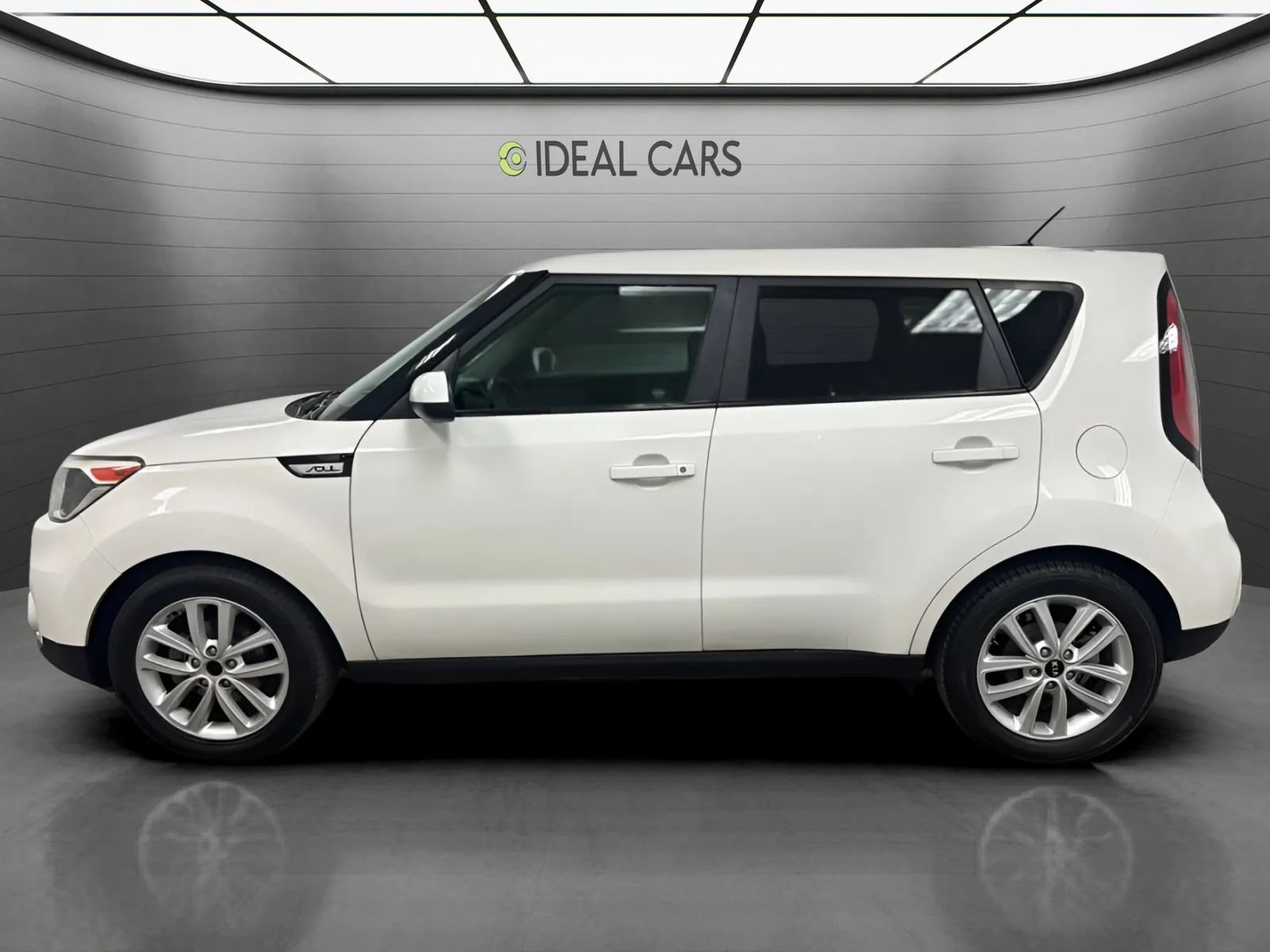 Used 2019 Kia Soul + FWD image 8