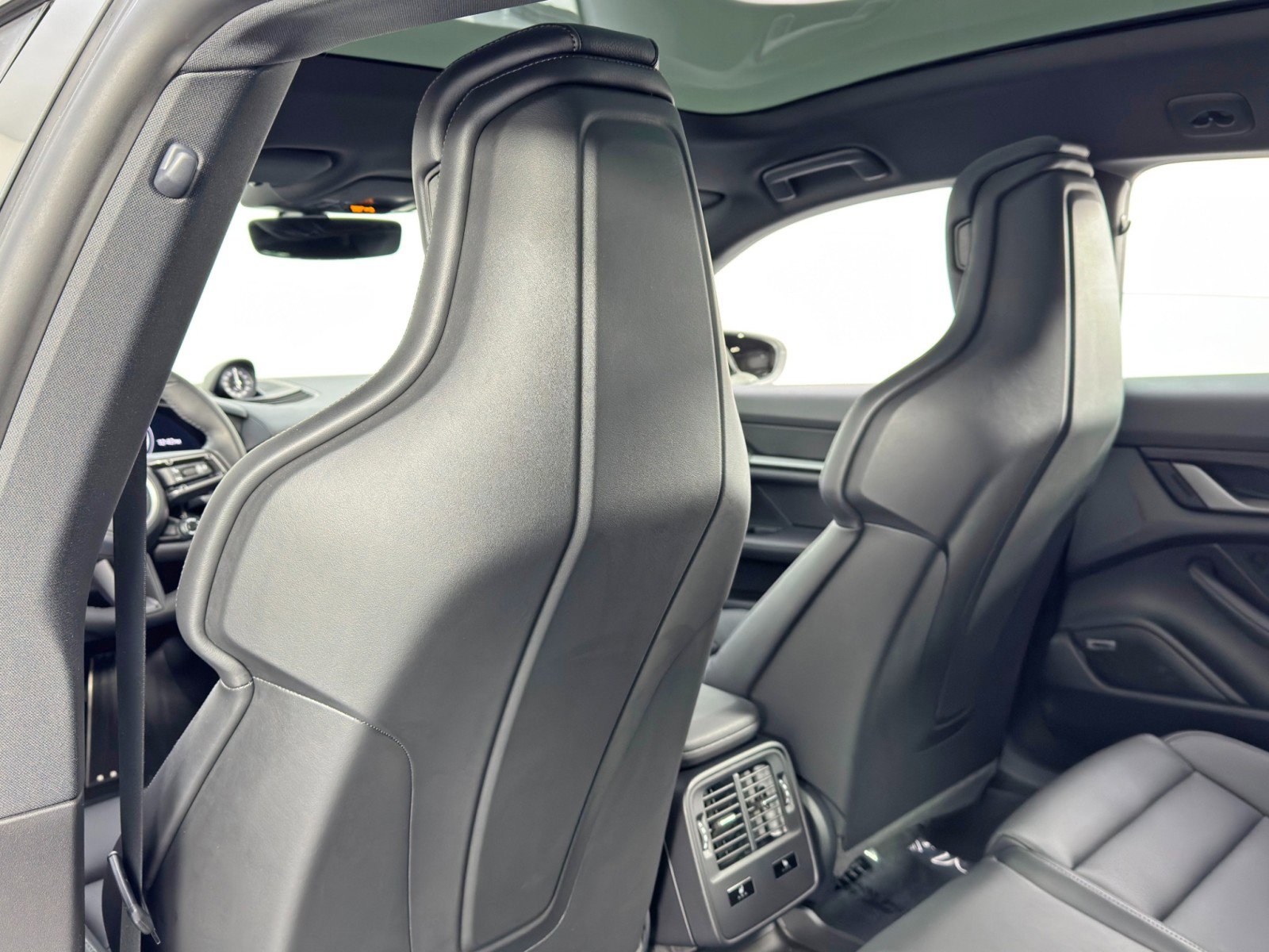 Used 2025 Porsche Taycan 4S w/ Premium Package image 40