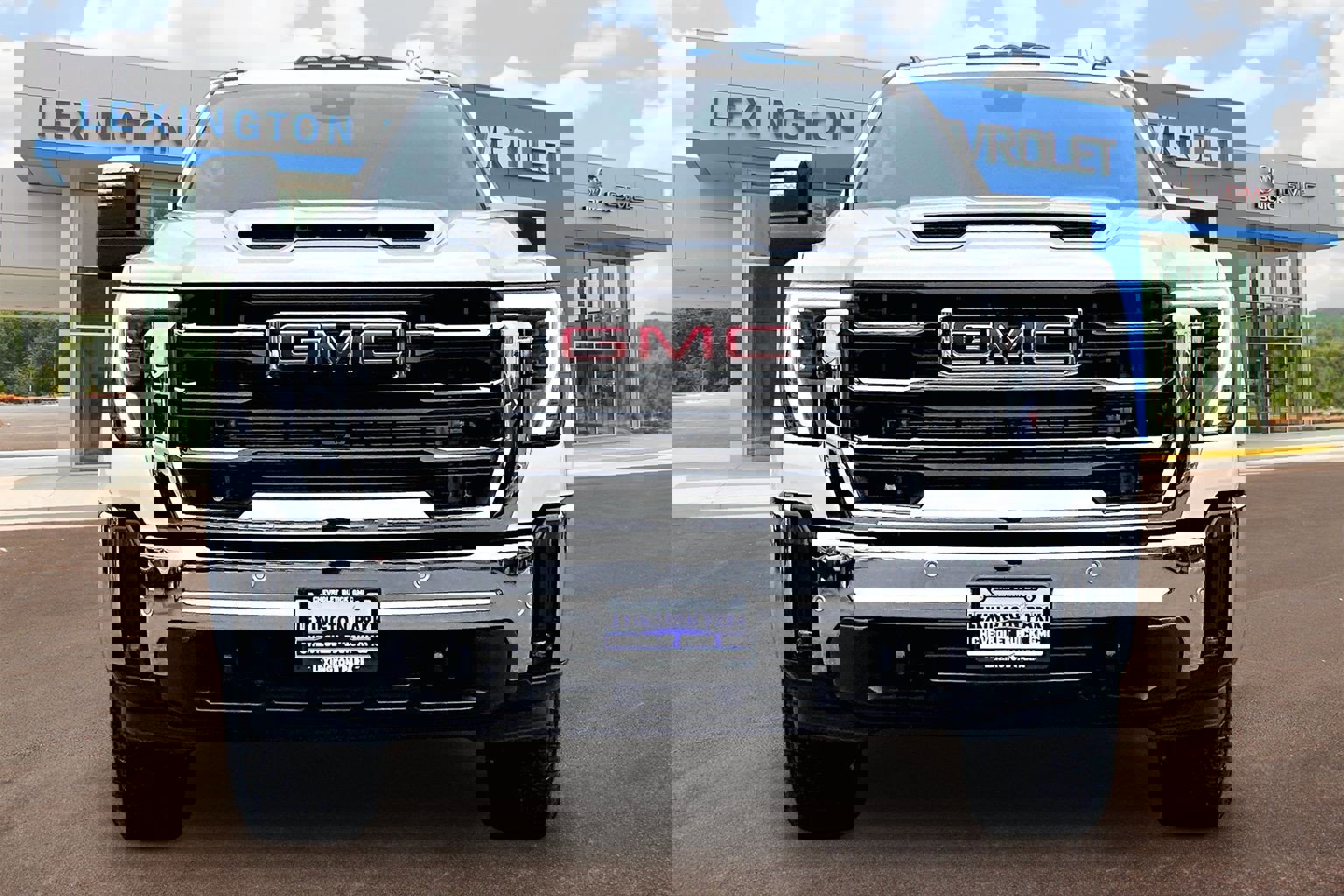 Used 2025 GMC Sierra 3500 SLT w/ SLT Premium Package image 3