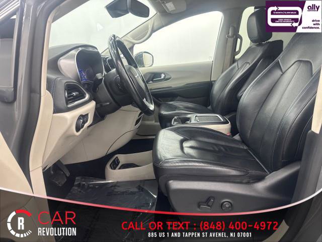 Used 2021 Chrysler Pacifica Touring-L image 13