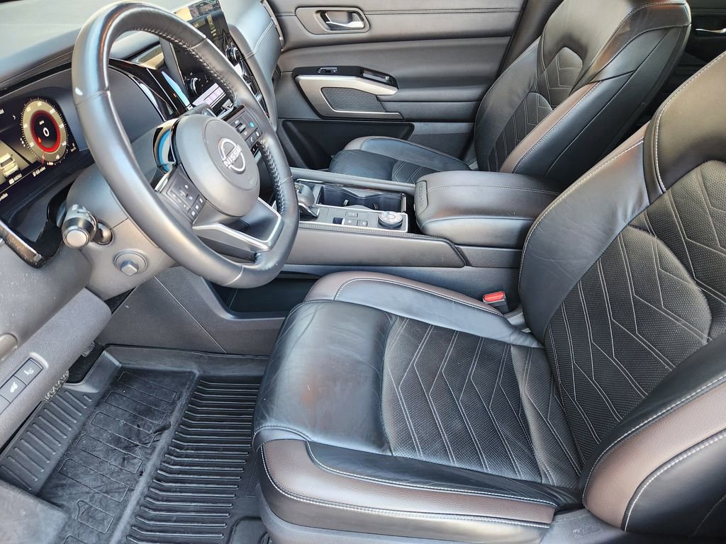 Used 2023 Nissan Pathfinder Platinum w/ Cargo Package image 12