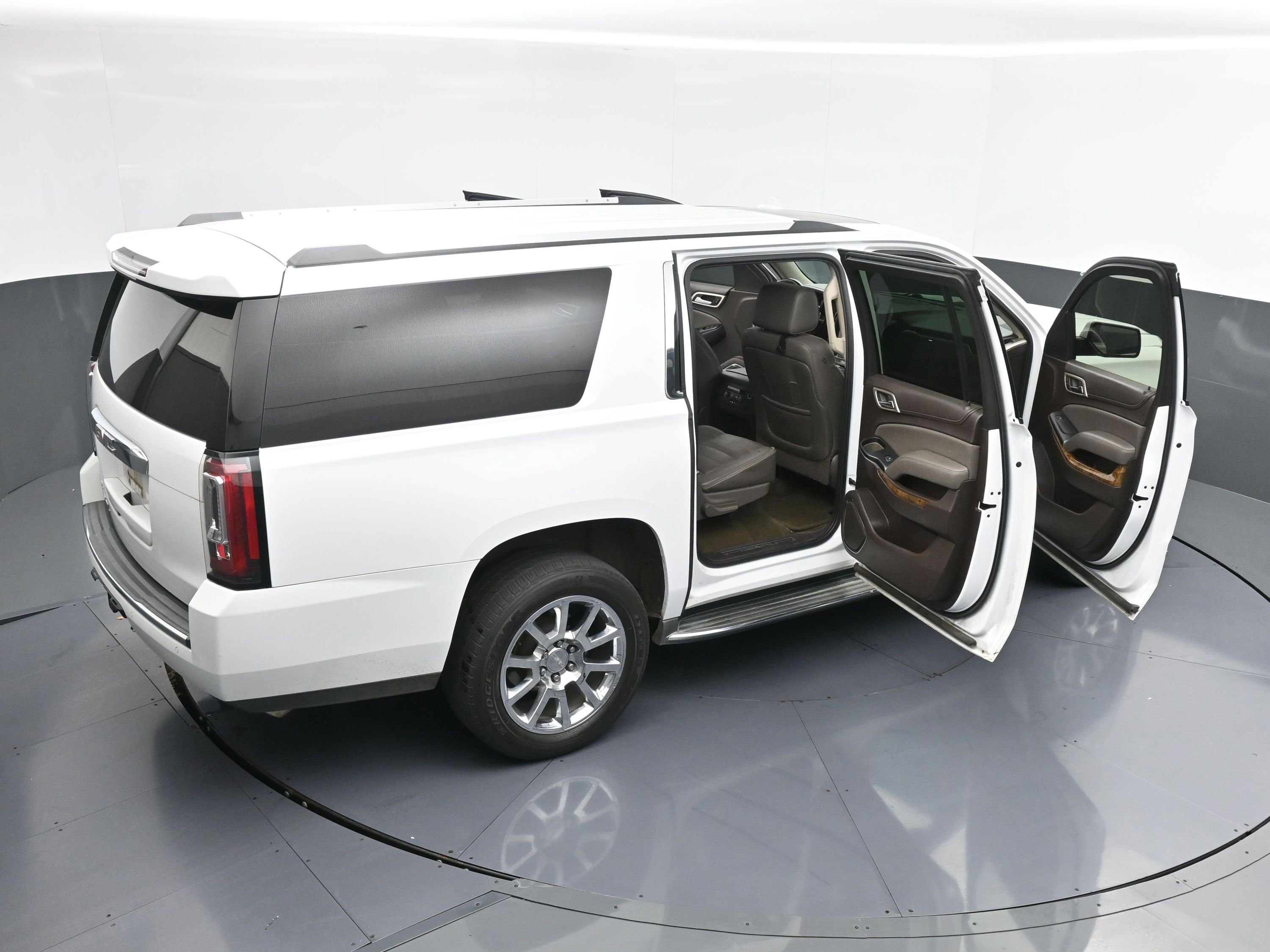 Used 2016 GMC Yukon XL Denali w/ Open Road Package image 40