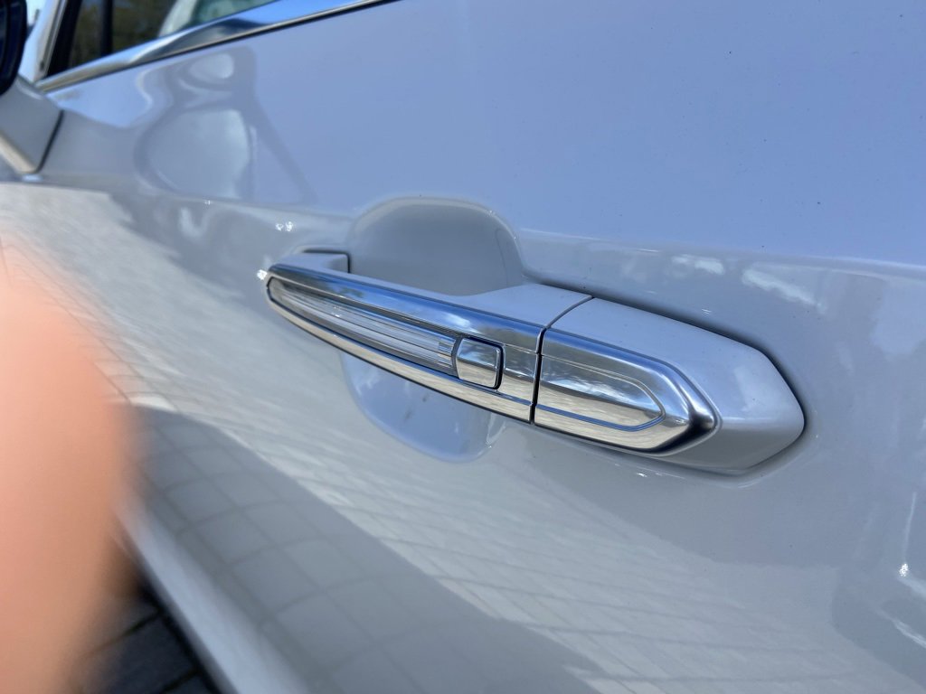 Certified 2025 Cadillac XT4 Premium Luxury image 9